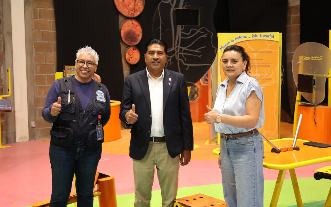 Purísima del Rincón evoca a sus seres queridos con intercambio de material reciclable por plantas de cempasúchil